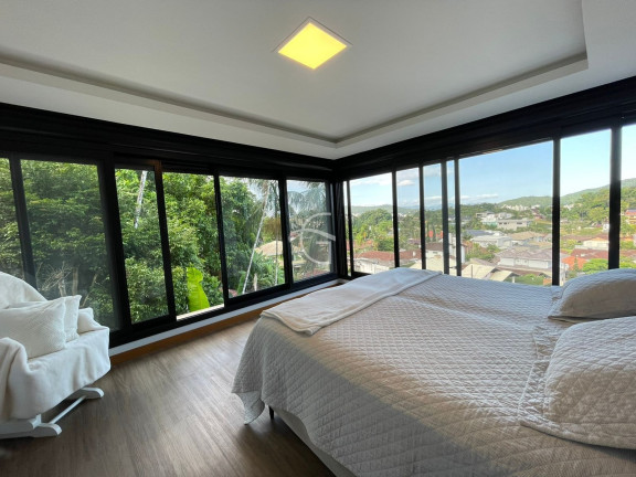 Imagem Casa com 3 Quartos à Venda, 671 m² em América - Joinville