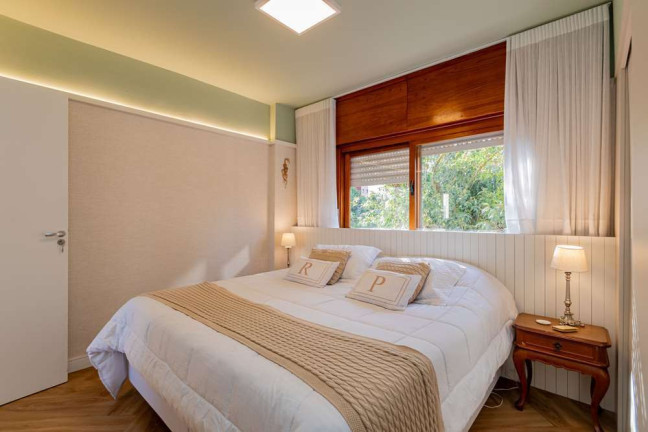 Imagem Imóvel com 3 Quartos à Venda, em Menino Deus - Porto Alegre Imagem Imóvel com 3 Quartos à Venda, em Menino Deus - Porto Alegre