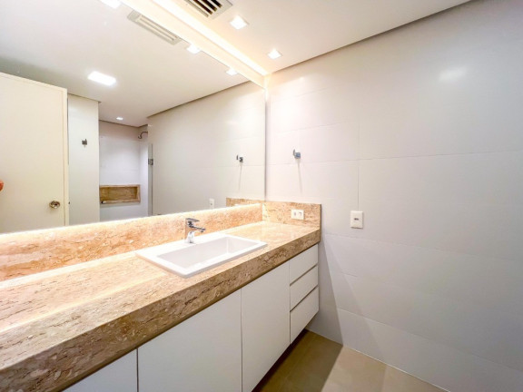 Imagem Imóvel com 4 Quartos à Venda, 226 m² em Moinhos De Vento - Porto Alegre Imagem Imóvel com 4 Quartos à Venda, 226 m² em Moinhos De Vento - Porto Alegre
