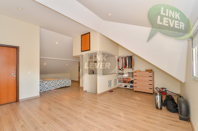 Imagem Sobrado com 3 Quartos à Venda, 164 m² em Boa Vista - Curitiba