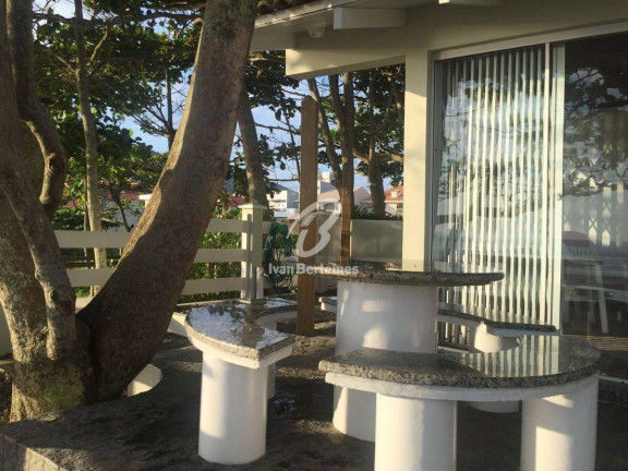 Imagem Casa com 4 Quartos para Temporada, em Canto Grande - Bombinhas Imagem Casa com 4 Quartos para Temporada, em Canto Grande - Bombinhas