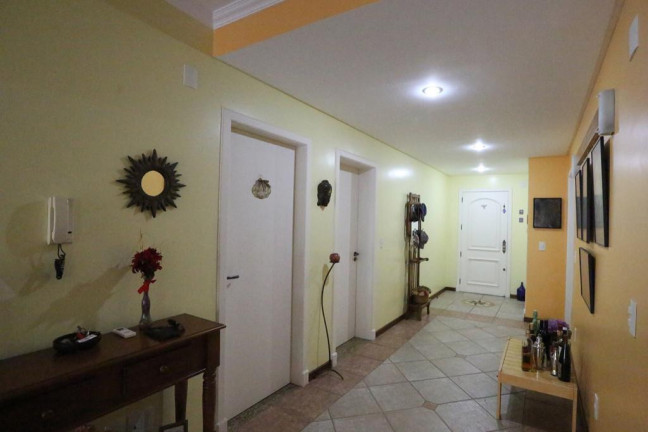 Imagem Casa com 4 Quartos à Venda, 290 m² em Sarandi - Porto Alegre Imagem Casa com 4 Quartos à Venda, 290 m² em Sarandi - Porto Alegre