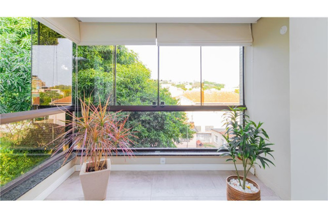 Imagem Imóvel com 4 Quartos à Venda, em Menino Deus - Porto Alegre Imagem Imóvel com 4 Quartos à Venda, em Menino Deus - Porto Alegre