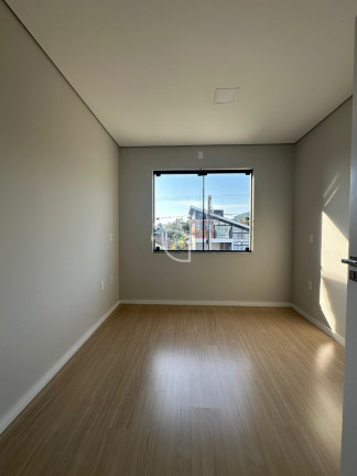 Imagem Casa com 3 Quartos à Venda, em Bom Retiro - Joinville Imagem Casa com 3 Quartos à Venda, em Bom Retiro - Joinville