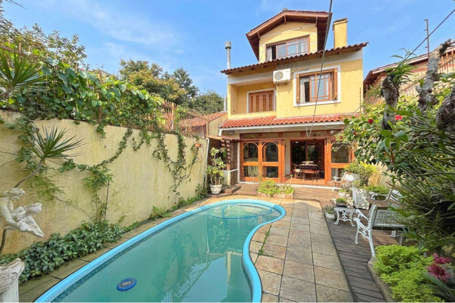 Imagem Casa com 5 Quartos à Venda, 248 m² em Ipanema - Porto Alegre Imagem Casa com 5 Quartos à Venda, 248 m² em Ipanema - Porto Alegre