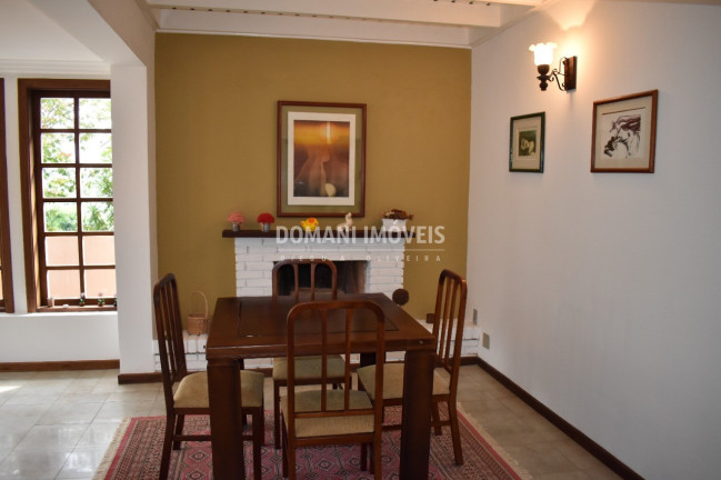 Imagem Casa com 4 Quartos à Venda, 205 m² em Região Do Alto Do Capivari - Campos Do Jordão Imagem Casa com 4 Quartos à Venda, 205 m² em Região Do Alto Do Capivari - Campos Do Jordão