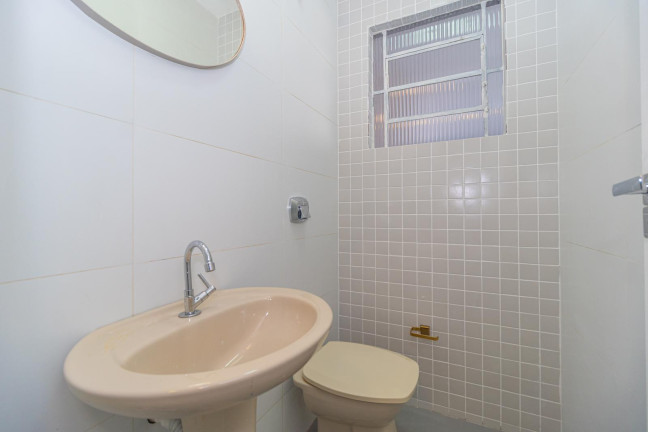 Imagem Casa com 3 Quartos para Alugar, 145 m² em Orleans - Curitiba Imagem Casa com 3 Quartos para Alugar, 145 m² em Orleans - Curitiba