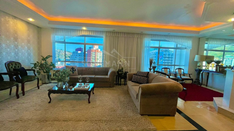 Imagem Cobertura com 7 Quartos à Venda, 274 m² em Centro - Florianópolis Imagem Cobertura com 7 Quartos à Venda, 274 m² em Centro - Florianópolis