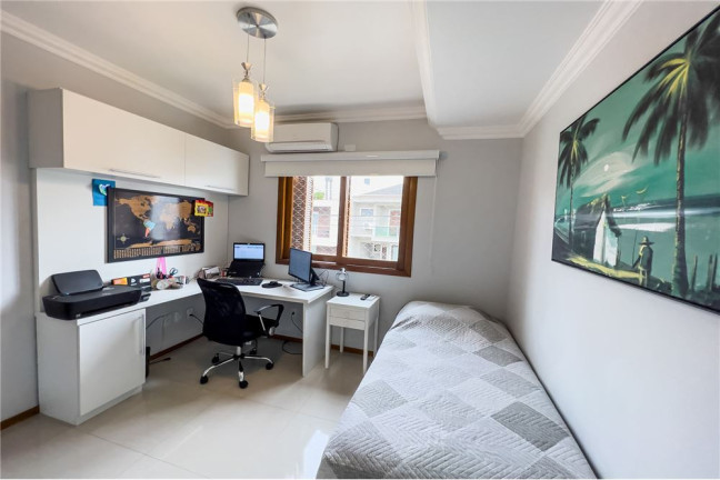 Imagem Casa com 3 Quartos à Venda,  em Ipanema - Porto Alegre