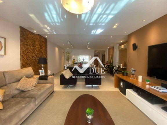 Apartamento com 3 Quartos à Venda, 227 m² em Embaré - Santos