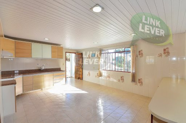 Imagem Casa com 5 Quartos à Venda, 200 m² em Tingui - Curitiba