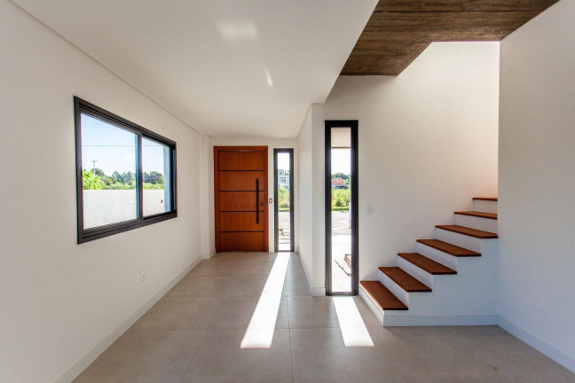 Imagem Casa com 3 Quartos à Venda, em Campeche - Florianópolis Imagem Casa com 3 Quartos à Venda, em Campeche - Florianópolis