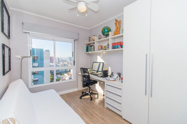 Imagem Imóvel com 3 Quartos à Venda, 102 m² em Menino Deus - Porto Alegre Imagem Imóvel com 3 Quartos à Venda, 102 m² em Menino Deus - Porto Alegre