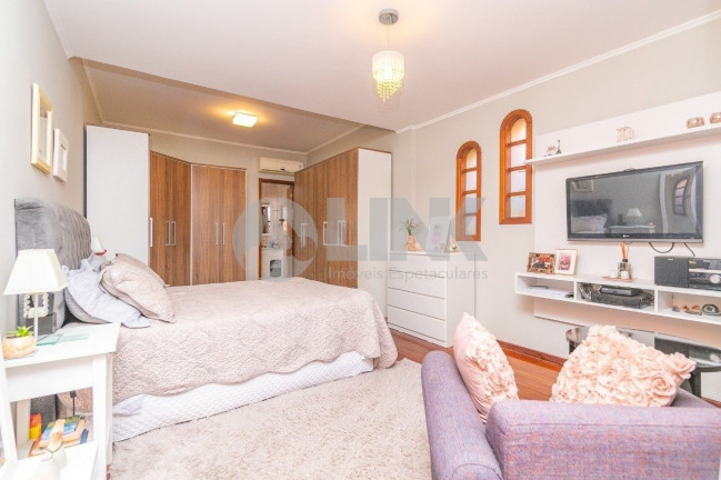 Imagem Casa com 3 Quartos à Venda, 234 m² em Petrópolis - Porto Alegre Imagem Casa com 3 Quartos à Venda, 234 m² em Petrópolis - Porto Alegre