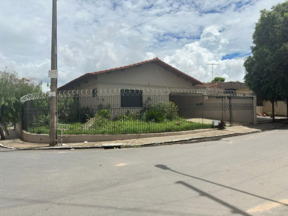 Imagem Casa com 3 Quartos à Venda, 373 m² em Setor Central - Goiânia Imagem Casa com 3 Quartos à Venda, 373 m² em Setor Central - Goiânia