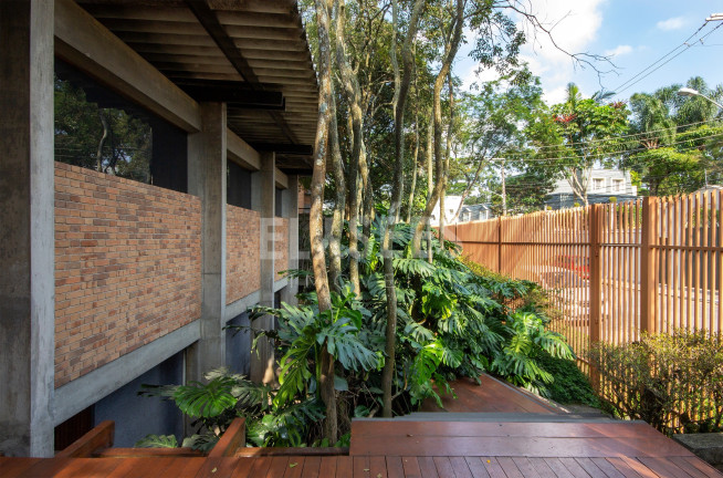 Imagem Sobrado com 3 Quartos à Venda, 448 m² em Jardim Guedala - São Paulo Imagem Sobrado com 3 Quartos à Venda, 448 m² em Jardim Guedala - São Paulo