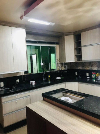 Imagem Casa com 3 Quartos à Venda, 240 m² em Santa Regina - Itajaí