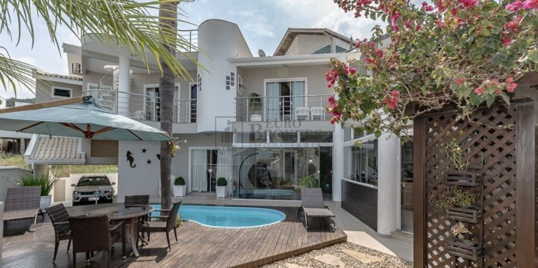 Casa com 3 Quartos à Venda, 304 m² em Ariribá - Balneário Camboriú