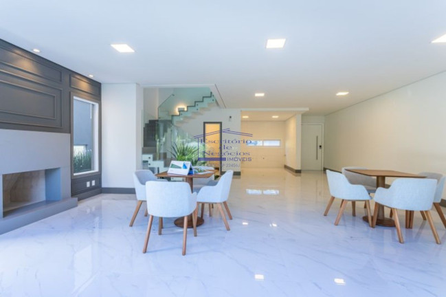 Imagem Casa com 3 Quartos à Venda, 344 m² em Pedra Redonda - Porto Alegre Imagem Casa com 3 Quartos à Venda, 344 m² em Pedra Redonda - Porto Alegre