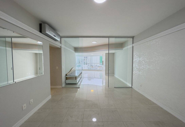 Imagem Apartamento com 3 Quartos à Venda, 241 m² em Centro - Balneário Camboriú Imagem Apartamento com 3 Quartos à Venda, 241 m² em Centro - Balneário Camboriú