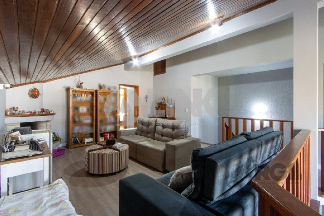 Imagem Casa com 5 Quartos à Venda, 336 m² em Glória - Porto Alegre Imagem Casa com 5 Quartos à Venda, 336 m² em Glória - Porto Alegre