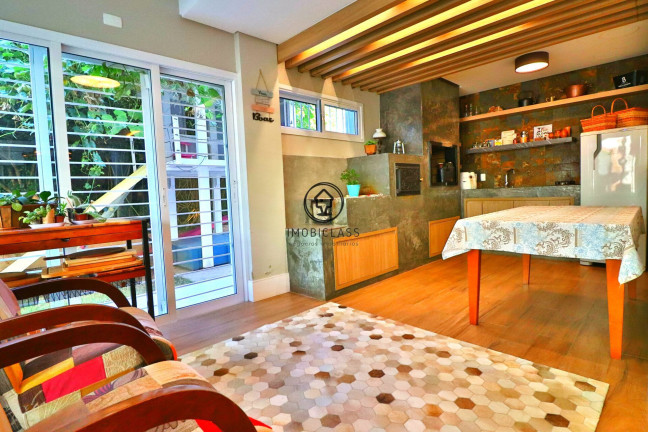Imagem Casa com 3 Quartos à Venda, 450 m² em Alto Petrópolis - Porto Alegre Imagem Casa com 3 Quartos à Venda, 450 m² em Alto Petrópolis - Porto Alegre