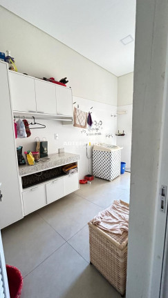 Imagem Casa com 3 Quartos à Venda, 1.600 m² Imagem Casa com 3 Quartos à Venda, 1.600 m²