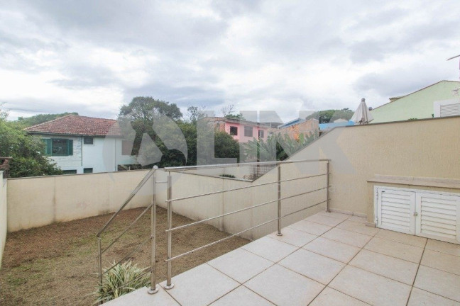 Imagem Sobrado com 3 Quartos à Venda, 220 m² em Jardim Sabará - Porto Alegre Imagem Sobrado com 3 Quartos à Venda, 220 m² em Jardim Sabará - Porto Alegre