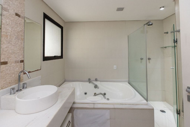 Imagem Apartamento com 3 Quartos à Venda, 220 m² em Moema - São Paulo