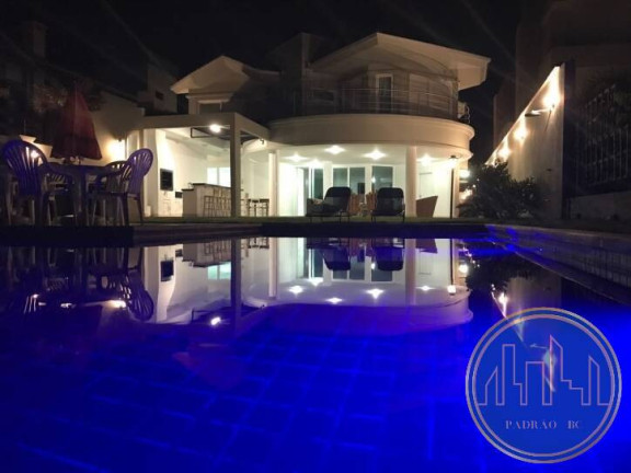 Casa com 4 Quartos para Temporada, 530 m² em Estaleiro - Balneário Camboriú