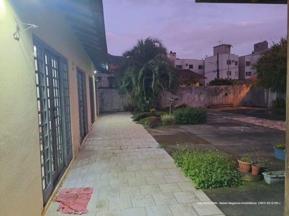 Imagem Casa com 4 Quartos à Venda, 148 m² em Itacorubi - Florianópolis Imagem Casa com 4 Quartos à Venda, 148 m² em Itacorubi - Florianópolis