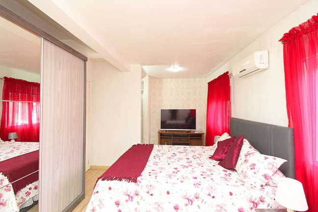 Imagem Casa com 2 Quartos à Venda, 320 m² em Partenon - Porto Alegre Imagem Casa com 2 Quartos à Venda, 320 m² em Partenon - Porto Alegre
