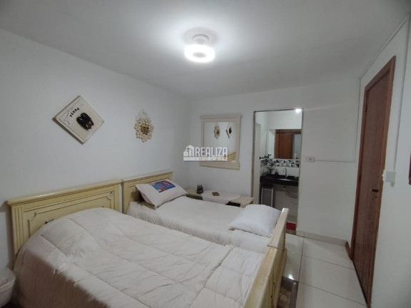Imagem Casa com 2 Quartos à Venda, 300 m² em Bom Retiro - Uberaba Imagem Casa com 2 Quartos à Venda, 300 m² em Bom Retiro - Uberaba