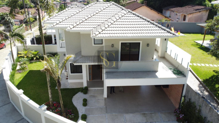 Imagem Casa com 3 Quartos à Venda, 290 m² em Carlos Guinle - Teresópolis Imagem Casa com 3 Quartos à Venda, 290 m² em Carlos Guinle - Teresópolis