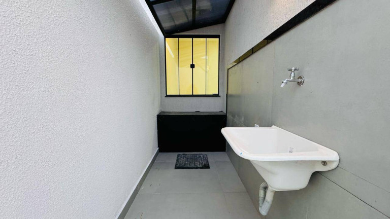 Imagem Casa com 2 Quartos à Venda, 60 m² em Jardim Peró - Cabo Frio