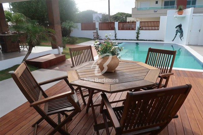 Imagem Sobrado com 4 Quartos para Temporada, em Canto Grande - Bombinhas Imagem Sobrado com 4 Quartos para Temporada, em Canto Grande - Bombinhas
