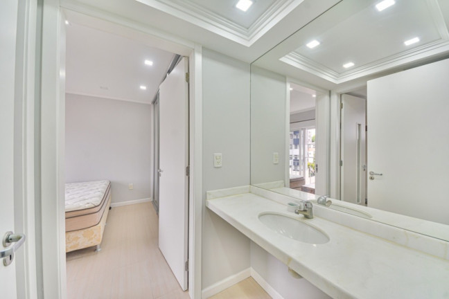 Imagem Imóvel com 1 Quarto à Venda, 51 m² em Petrópolis - Porto Alegre Imagem Imóvel com 1 Quarto à Venda, 51 m² em Petrópolis - Porto Alegre
