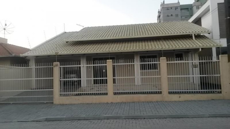 Imagem Casa com 3 Quartos para Alugar ou Temporada, 324 m² em Itacolomi - Balneário Piçarras Imagem Casa com 3 Quartos para Alugar ou Temporada, 324 m² em Itacolomi - Balneário Piçarras