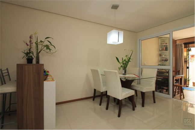 Imagem Casa com 3 Quartos à Venda, em Guarujá - Porto Alegre Imagem Casa com 3 Quartos à Venda, em Guarujá - Porto Alegre