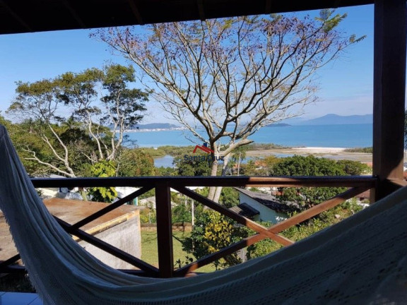 Imagem Sobrado com 3 Quartos à Venda, 200 m² em Ponta Das Canas - Florianópolis Imagem Sobrado com 3 Quartos à Venda, 200 m² em Ponta Das Canas - Florianópolis