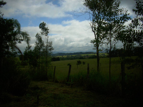 Imagem Chácara com 1 Quarto à Venda, 1.000 m² em Estância Irene - Porangaba Imagem Chácara com 1 Quarto à Venda, 1.000 m² em Estância Irene - Porangaba