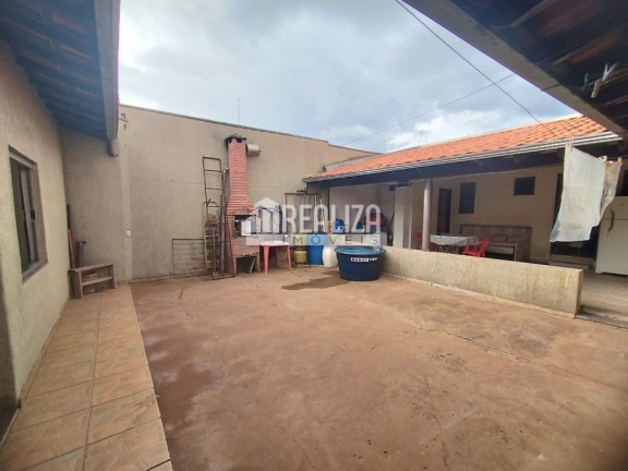 Imagem Casa com 2 Quartos à Venda, 200 m² em Conjunto Maringá Ii - Uberaba Imagem Casa com 2 Quartos à Venda, 200 m² em Conjunto Maringá Ii - Uberaba
