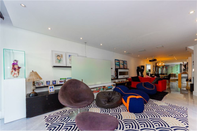 Imagem Casa com 4 Quartos à Venda, 169 m²