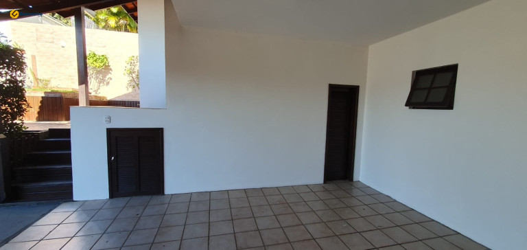 Imagem Casa com 3 Quartos à Venda, 304 m² em Trindade - Florianópolis Imagem Casa com 3 Quartos à Venda, 304 m² em Trindade - Florianópolis