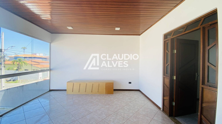 Imagem Casa com 5 Quartos à Venda, 200 m² em Cidade Nova - Feira De Santana Imagem Casa com 5 Quartos à Venda, 200 m² em Cidade Nova - Feira De Santana