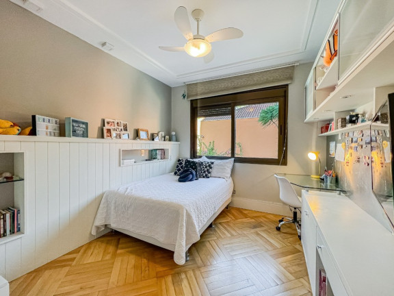 Imagem Imóvel com 3 Quartos à Venda, 243 m² em Rio Branco - Porto Alegre Imagem Imóvel com 3 Quartos à Venda, 243 m² em Rio Branco - Porto Alegre