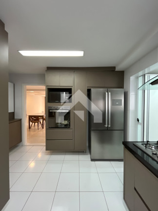 Imagem Apartamento com 3 Quartos à Venda, 235 m² em Alphaville - Barueri