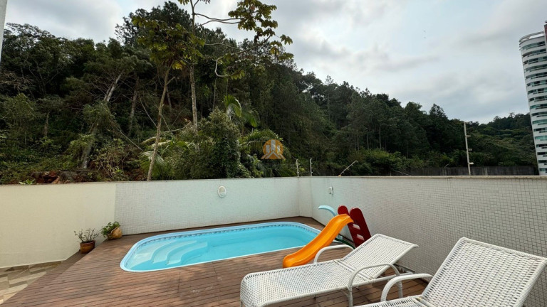 Imagem Imóvel com 3 Quartos à Venda, 213 m² em Pioneiros - Balneário Camboriú Imagem Imóvel com 3 Quartos à Venda, 213 m² em Pioneiros - Balneário Camboriú