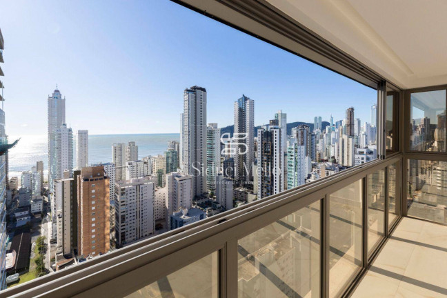 Apartamento com 4 Quartos à Venda, 167 m² em 2 Quadra Centro - Balneário Camboriú