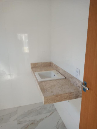 Imagem Imóvel com 3 Quartos à Venda, 210 m² Imagem Imóvel com 3 Quartos à Venda, 210 m²